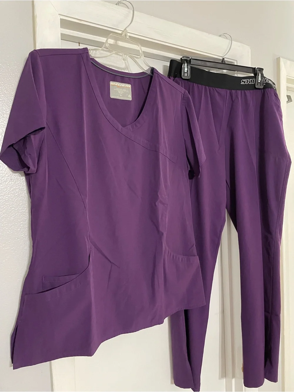 XL Skechers Women's Purple V-Neck Scrub Top & Elastic Waist Pants